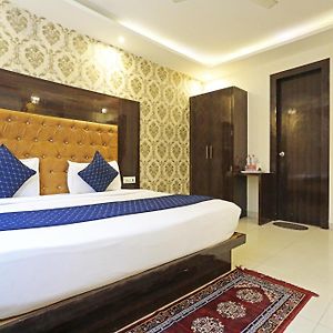 Hotel Iconic Suite - Near Delhi Airport
